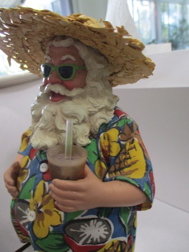 BEACH SANTA WITH DRINK AND STRAW HAT AND FLIP FLOPS KSA INC. SELF STANDING 10'' - Picture 2 of 7