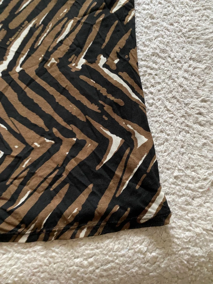 Blusa Dana Buchman Mujer Geométrica Manga Corta Cuello en V Forrada Multicolor Talla L Foto 2 de 4