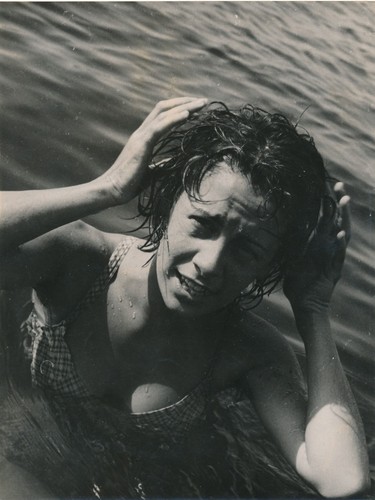Guy Tabourdeau femme à la baignade cheveux photo photographie époque ADEP - Photo 1/2