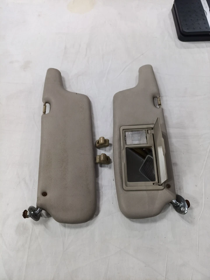 Комплект солнцезащитных козырьков 82-86 Toyota Supra от оригинального производителя светло-коричневый/бежевый - Изображение 3 из 4