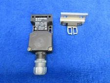 Schmersal AZ 16zvk Safety Switch and Key, M16 Cable Entry hardware included