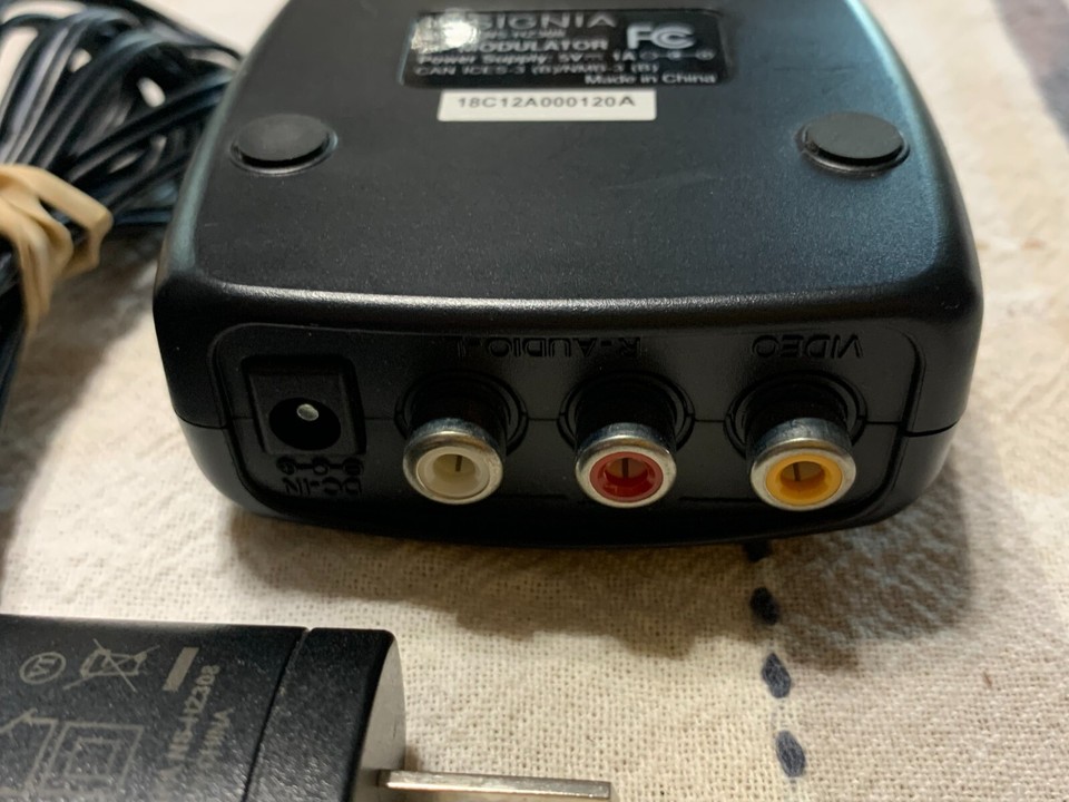 Insignia NSHZ308 Black RF Modulator For Bluray/DVD Player & Audio