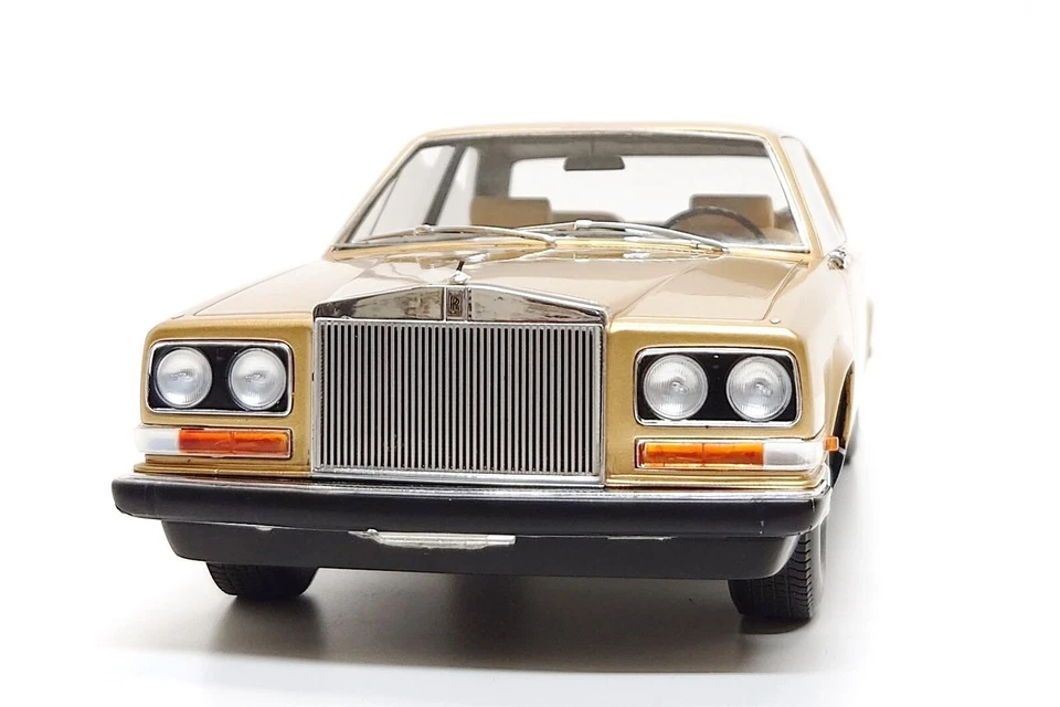 (Damaged) BoS Models 1:18 1975 Rolls-Royce Camargue in Gold (BOS090) - Image 4 of 4