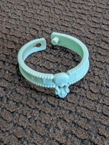 Monster High Puppe Twyla 13 Wünsche Puderblau Totenkopf & Schloss Gürtel Ersatzteil