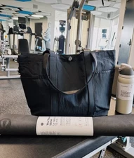 NWT Lululemon Daily Multi-Pocket 20L Tote Bag, Trendy Gym & Yoga Bag