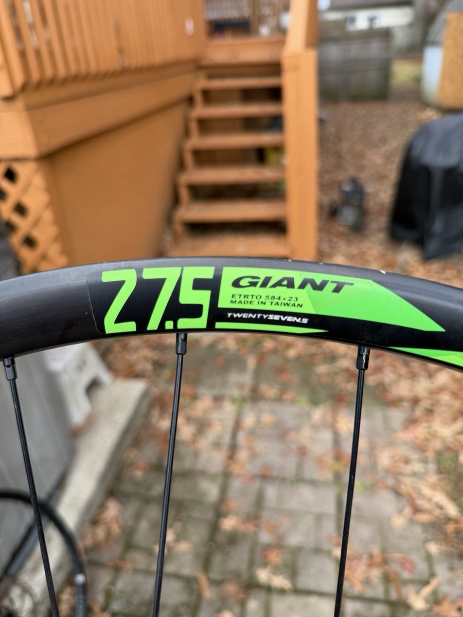GIANT XC-1 27.5インチMTBホイールセット Giant XC1 27.5 Wheelset. QR front/ThruAxle Back. Tubeless ready