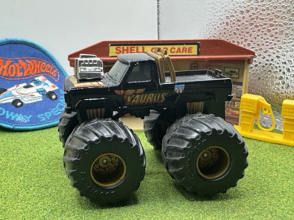 1993 Matchbox Monster Wars TAURUS Vintage RARE Monster Truck Black NM USHRA - Image 4 of 4