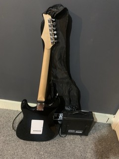 3rd Avenue Black & White Electric Guitar Bundle Amp Gig Bag Great Starter Set