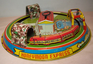 1930s MARX TOYS HONEYMOON EXPRESS WIND UP TIN LITHO WORKING MECHANICAL TOY TRAIN