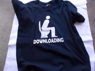 Gildan Cotton T-Shirt XL schwarz  ''downloading'' Computer Nerd ungetragen