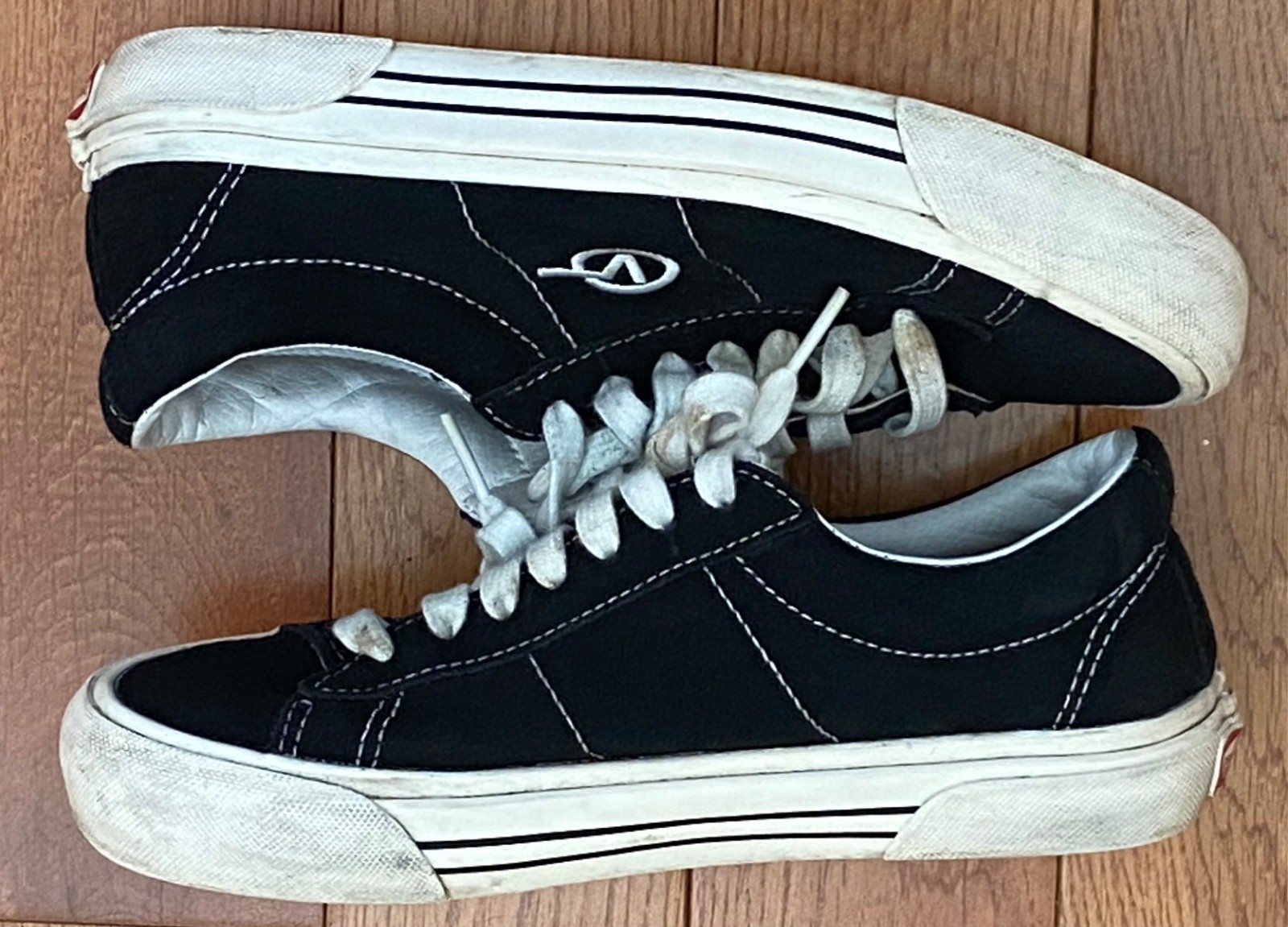 Vans Off the Wall Sid OG LX Low Sneakers, Black Suede, Men 4.5 / Women 6