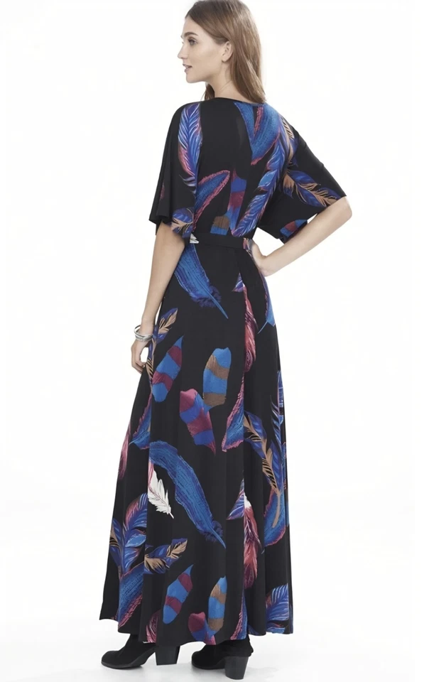 Vestido Express Feminino Médio Preto Teal Maxi Decote V Manga Kimono Estampa de Penas Fenda - Imagem 2 de 4