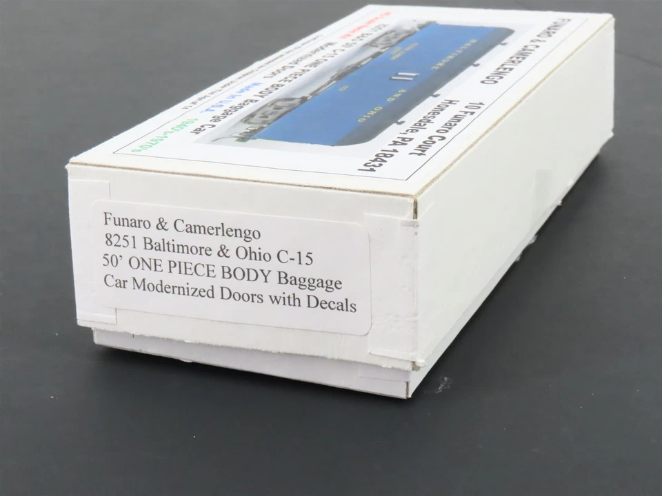 HO Funaro & Camerlengo Kit 8251 B&O One Piece Body Baggage Passenger w/ Decals - Image 4 of 4