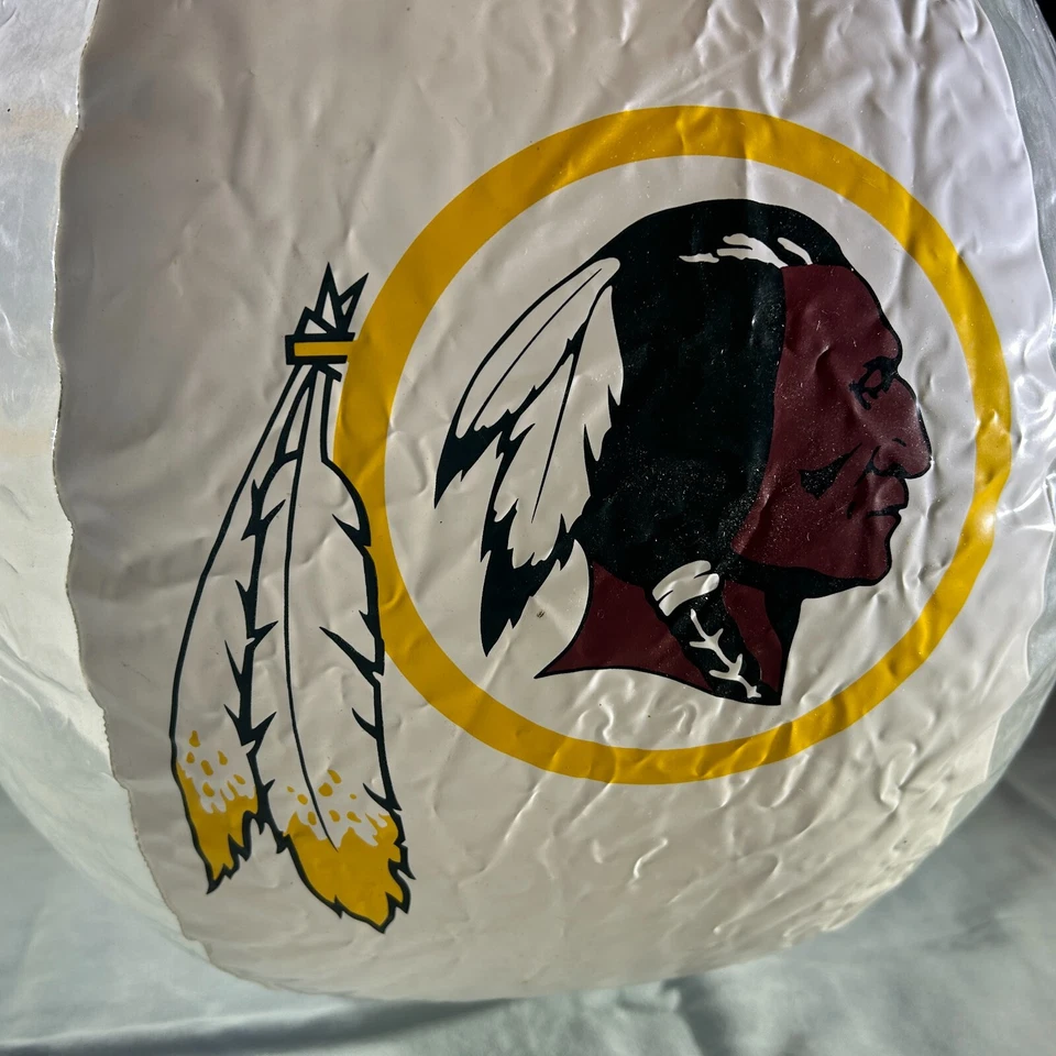 NFL WASHINGTON EQUIPO DE FÚTBOL AMERICANO COMANDANTES/PIELES ROJAS DE COLECCIÓN 14" LOGOTIPO PELOTA DE PLAYA RARA Foto 3 de 4