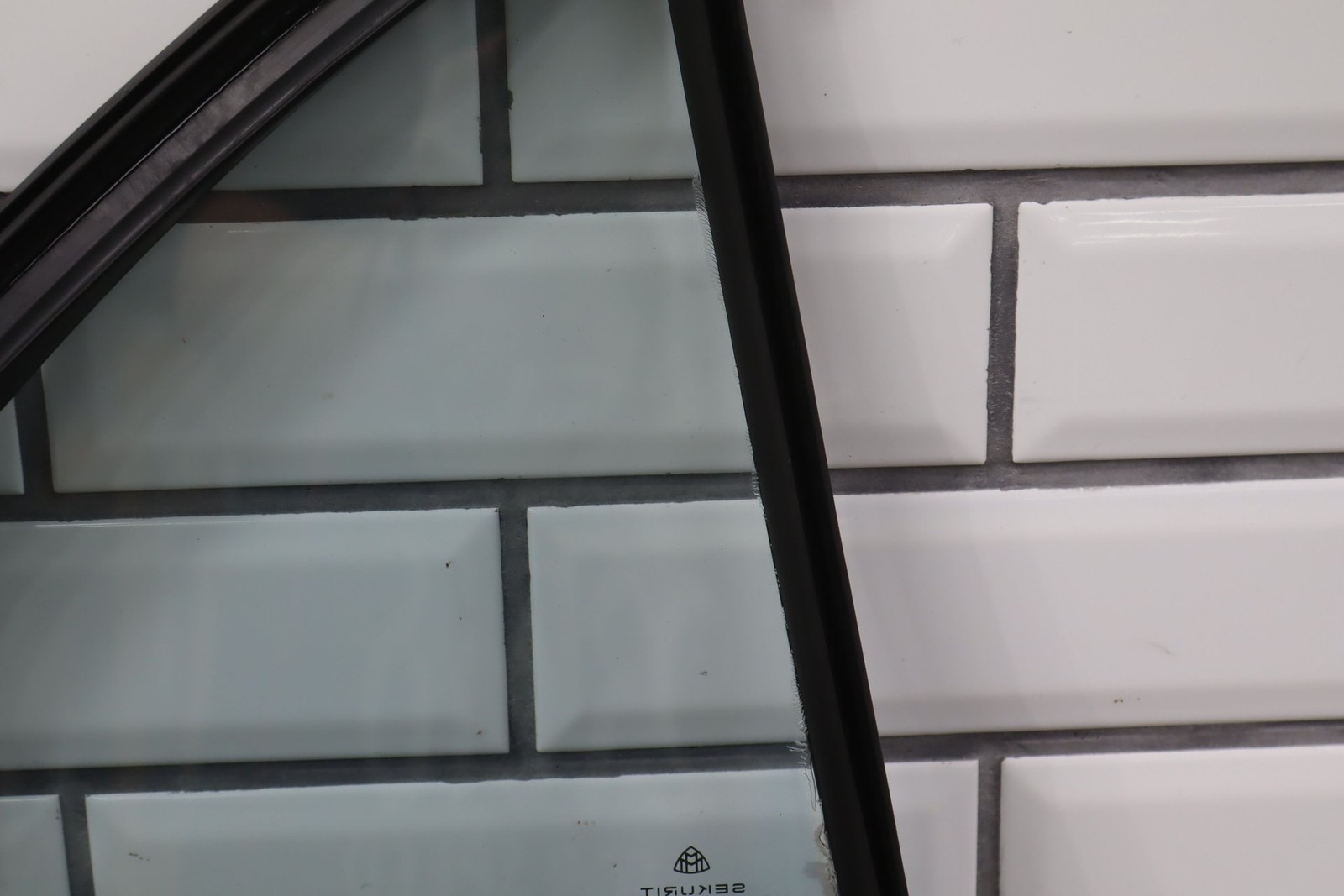 Maybach 57 2007 REAR+LEFT Quarter glass