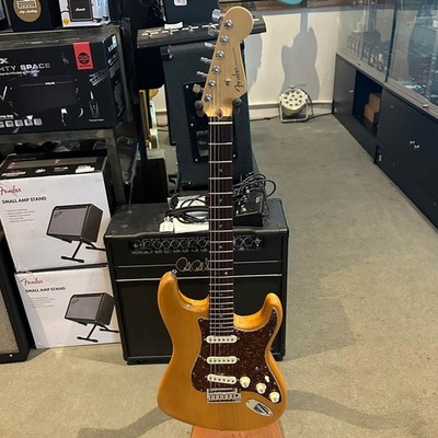 Fender 2004 American Deluxe Strat Electric Guitar w/ Hard Case