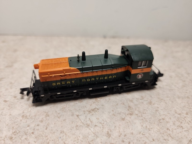 Life Like 7511 N Scale SW/9 1200 Great Northern Diesel Switcher Locomotive Rd#16