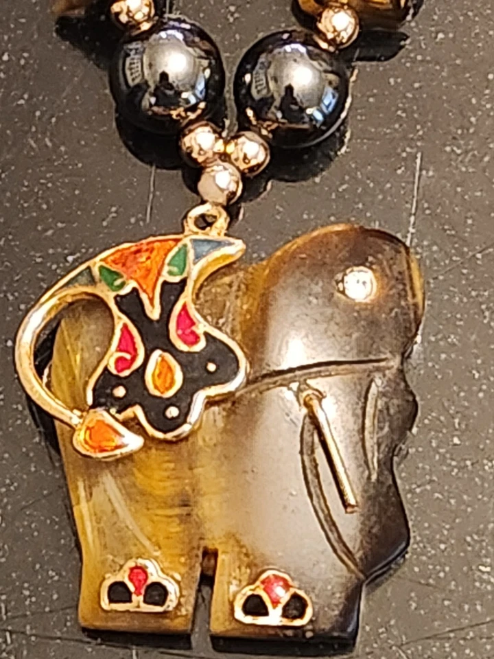 赤铁矿串珠项链雕刻老虎眼大象吊坠 18 英寸长 — 第 4/4 张图片