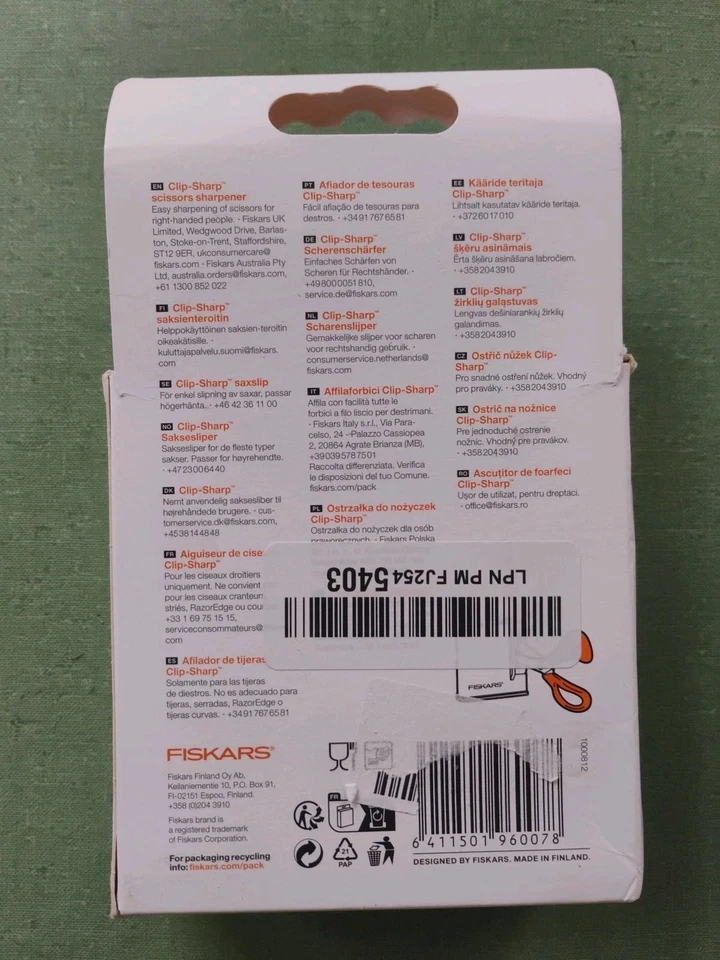 Fiskars Functional Form Clip-Sharp Scissors Sharpener Damaged Box - Image 2 of 2