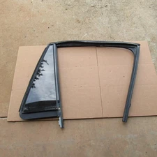 2018 2019 2020 2021 FORD EXPEDITION REAR RH SIDE DOOR WINDOW RUN CHANNEL OEM