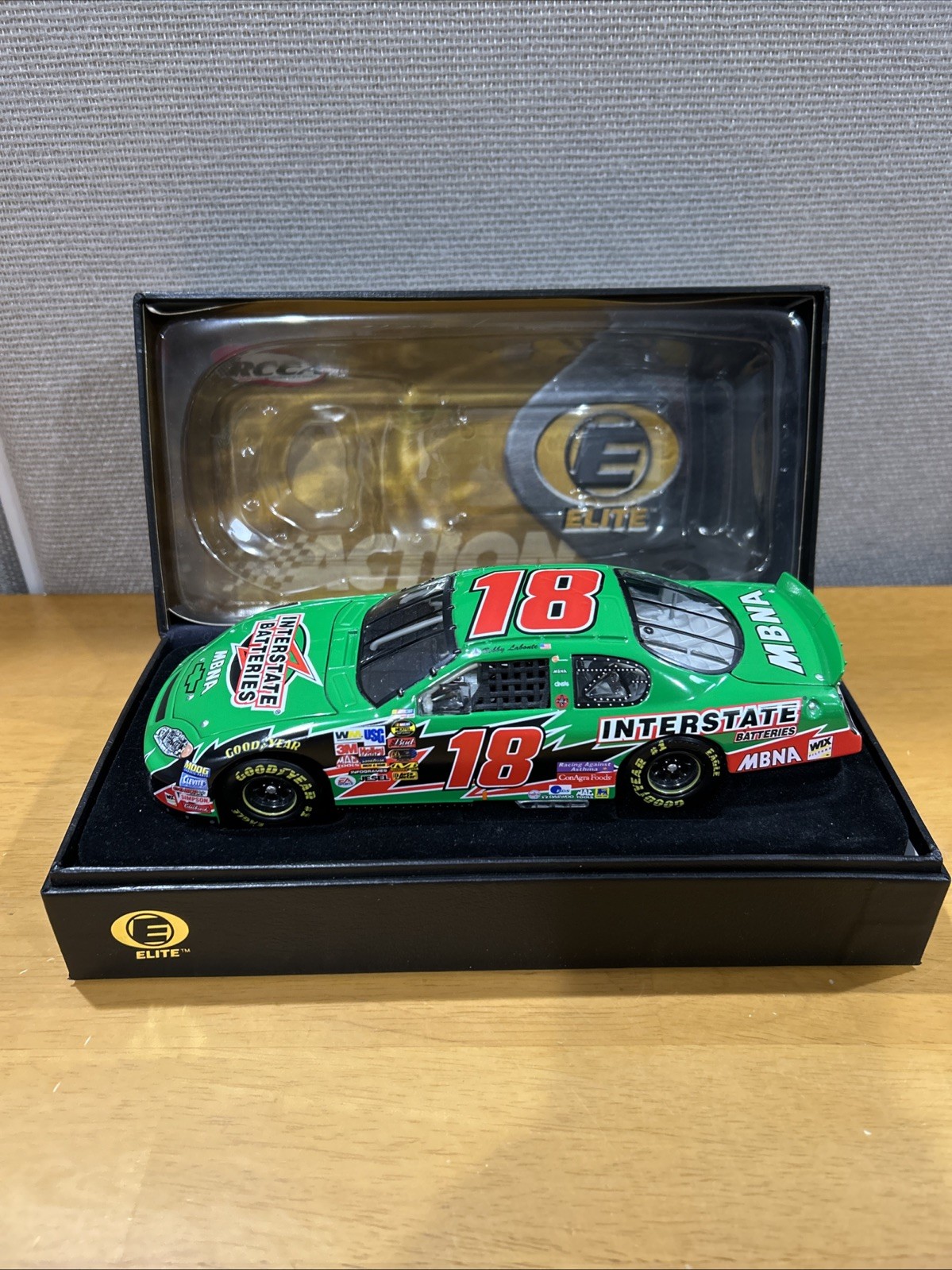 Bobby Labonte #18 Elite NASCAR Action Car Interstate Batteries MBNA 2004 Green