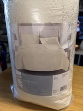 VCNY Home Ivory Nina Embossed Geometric 3-Piece Quilt Set Size King