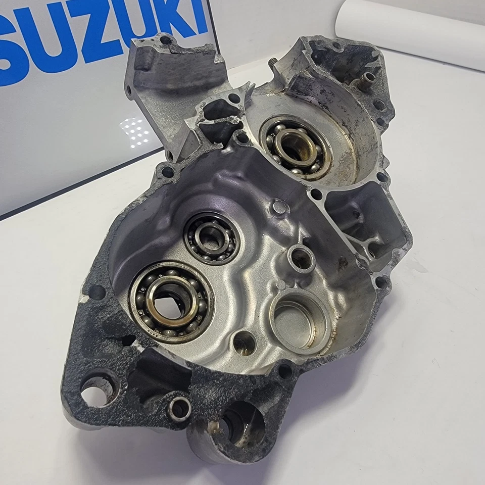 Cubierta del cárter izquierdo Suzuki RM85 2002-2003 RM 85  Foto 3 de 4