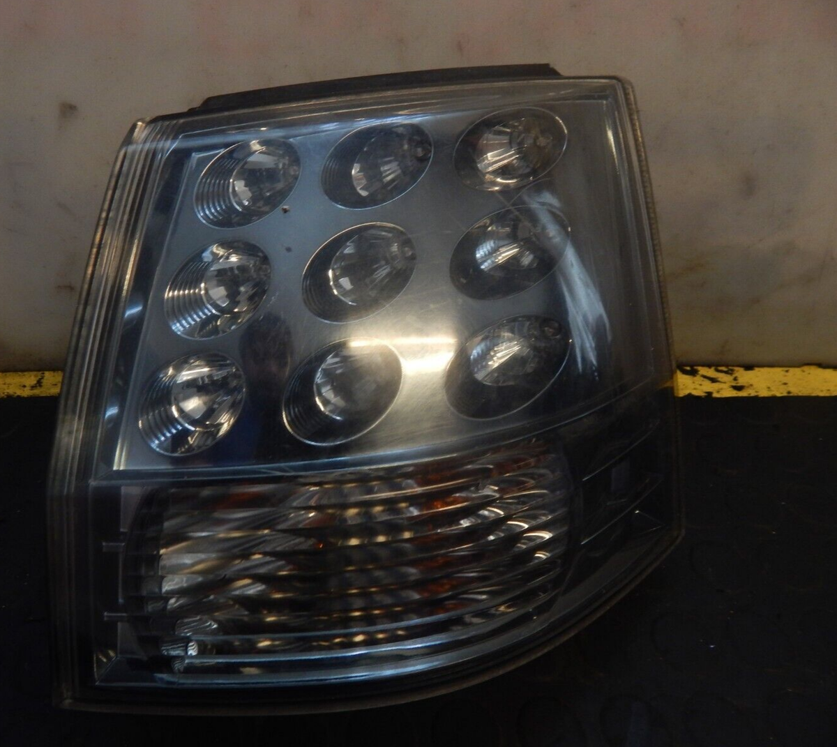 GENUINE 2007 MITSUBISHI OUTLANDER O/S RH DRIVER SIDE REAR LIGHT