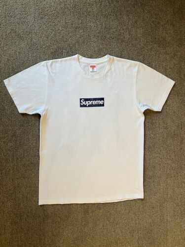 Supreme New York Yankees Box Logo T-Shirt Size Large  - Picture 1 of 5