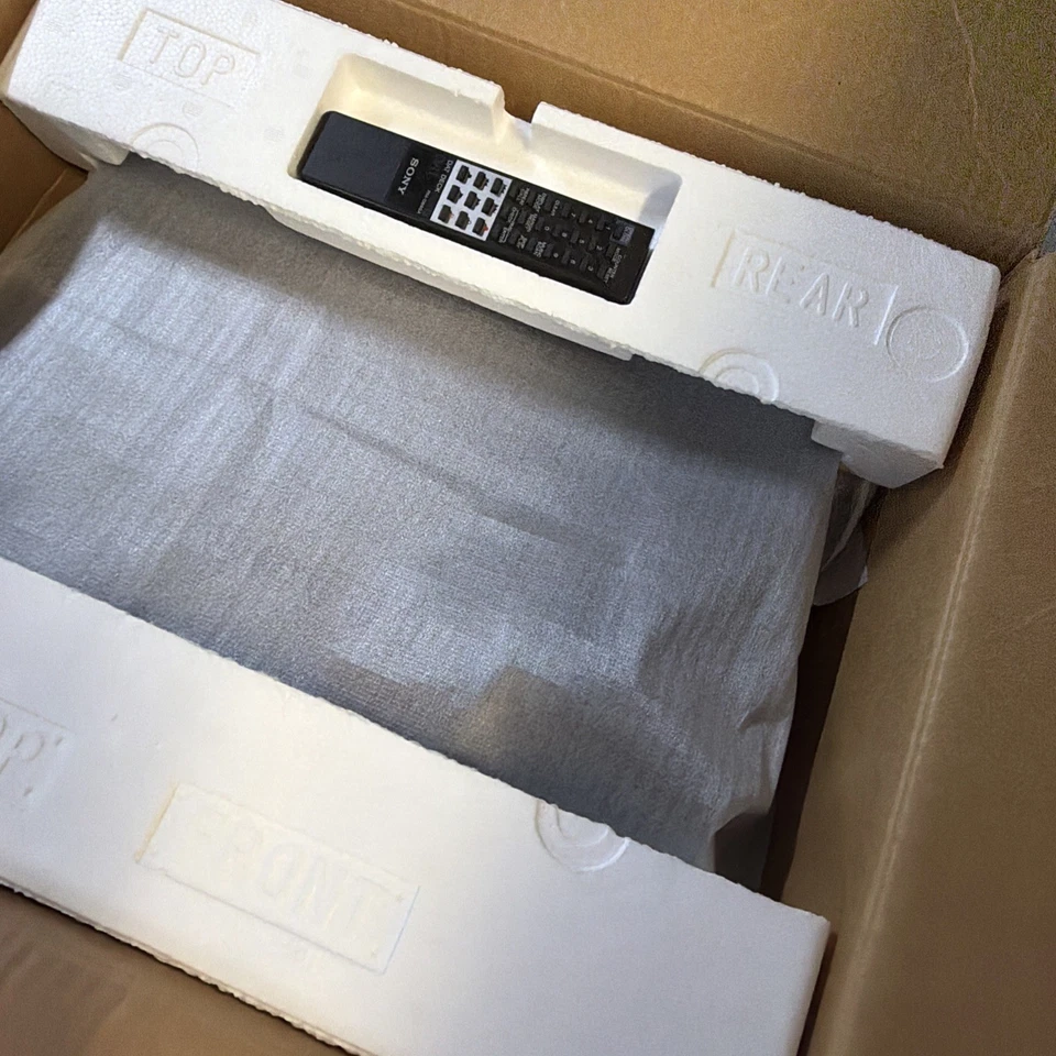 SONY DTC-700 DAT , serviced, new encoder, New Capacitors On Rf,BOX, Remote Mint - Image 2 of 4