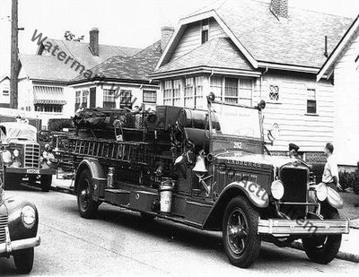 American LaFrance 1931 City Service Ladder Fire Truck Photograph Print 8.5x11''