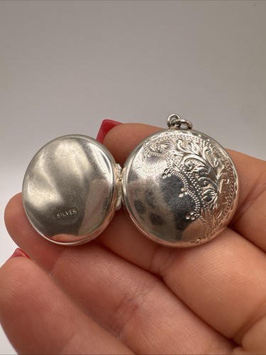 Vintage Mid-Century Sterling Silver Etched Locket – Large Collectible Pendant - Picture 7 of 8