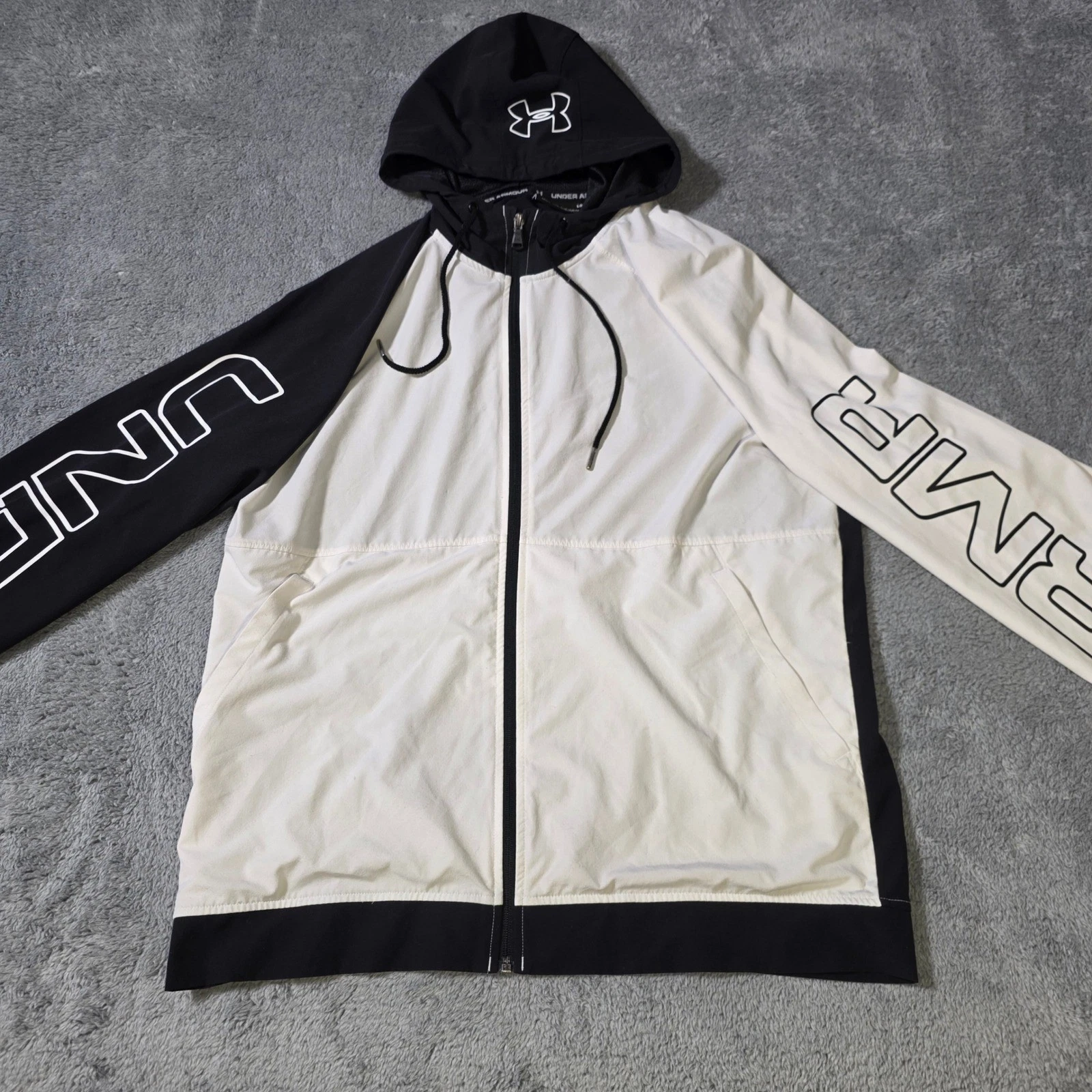 Under Armour Mens Large Windbreaker Jacket Black White Colorblock Sleeve Logo
Opens in a new window
