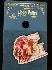 Wizarding World Universal Harry Potter Pin Badge On Backer GRYFFINDOR RAISED