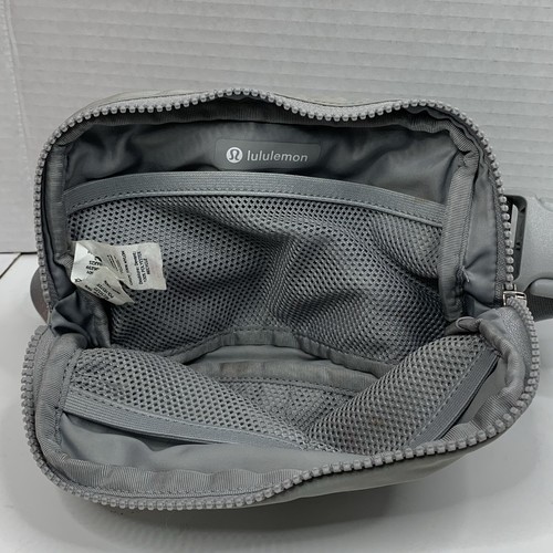 Lululemon Womens Silver Tone Adjustable Strap Zipper Closure Belt Bag Gray - Picture 6 of 7