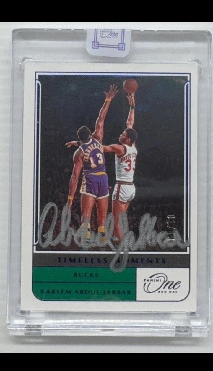 2021-22 Panini One and One Kareem Abdul-Jabbar Timeless Moments Auto #01/49