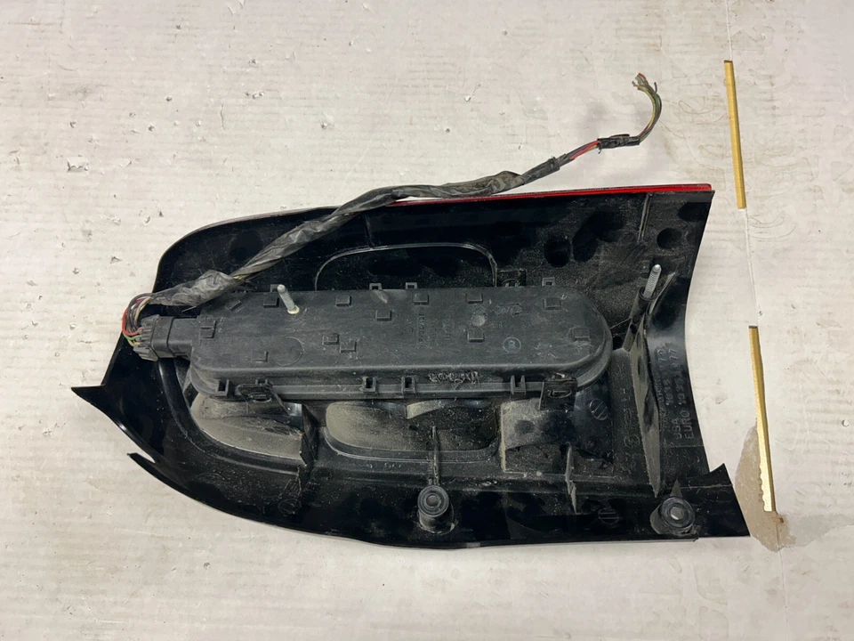 Luz trasera izquierda lado del conductor Pontiac Montana 1999-2005 Foto 4 de 4