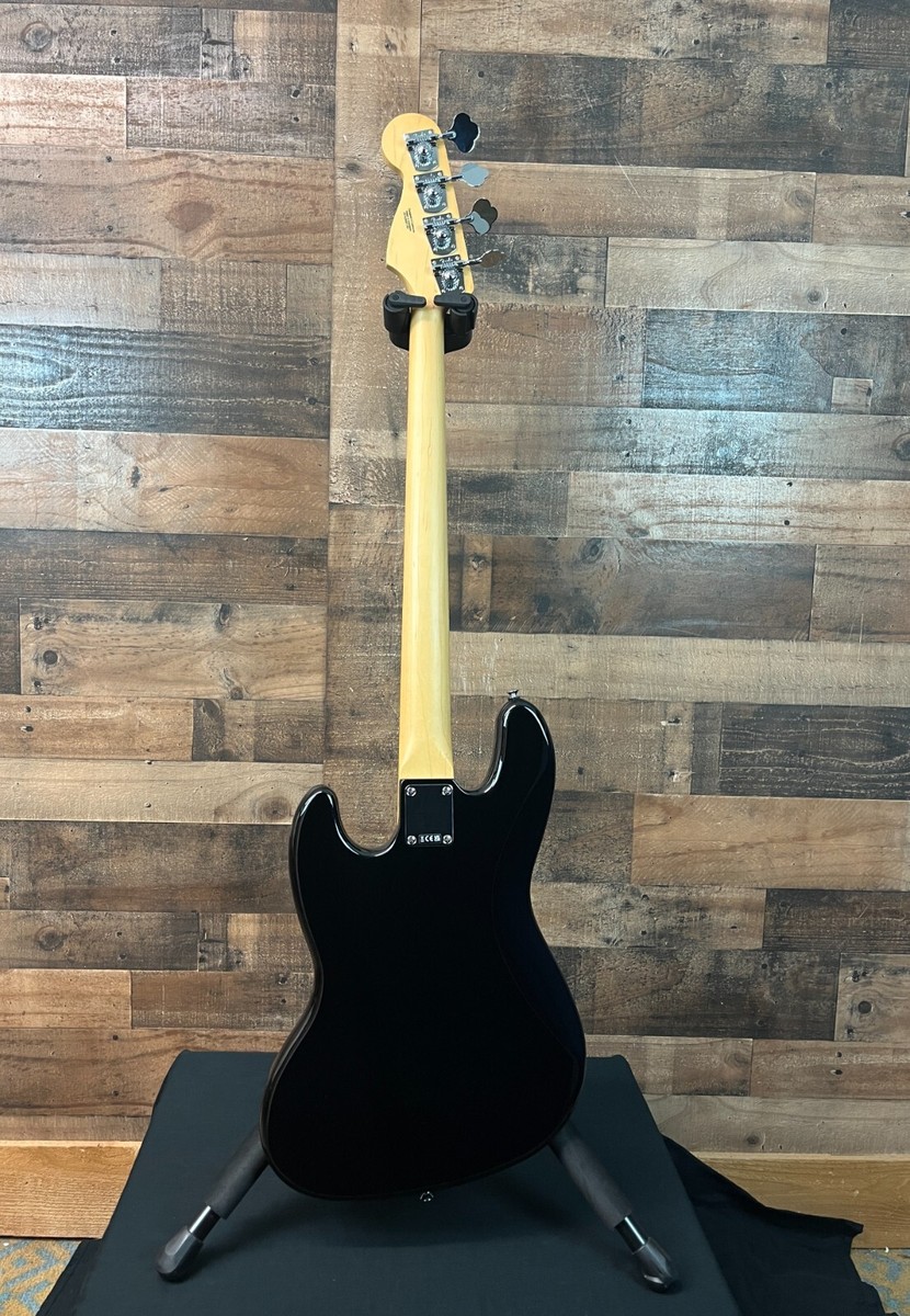 Fender Standard Jazz Bass, Black, Maple Fingerboard, Free