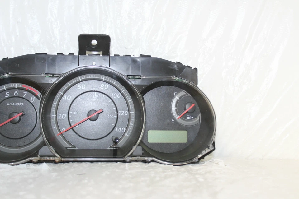 Cuadro de instrumentos velocímetro medidores del panel de instrumentos Nissan Versa 2012 60.082 millas Foto 2 de 4