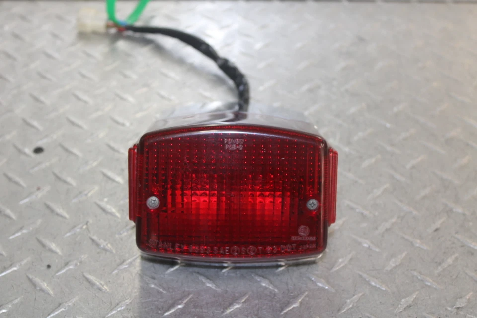 Kawasaki Vulcan 750 1997 VN750A luz de freno trasera 23025-1305 funcionamiento video Foto 2 de 4