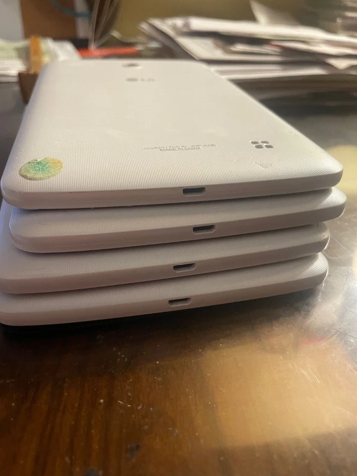 Lote de 4 LG G Pad F LK430 8 GB, Wi-Fi, 7 pulgadas - Blanco - COMO ESTÁ SOLO PARA REPUESTOS Foto 2 de 2