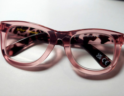 NEW +2.50 Betsey Johnson Pink & Tortoise Thick Frame Reading Glasses Readers