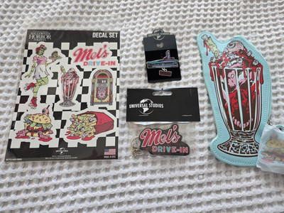 Universal Studios Halloween Horror Nights - HHN - Mel's DIE In Keychain, Pin ++