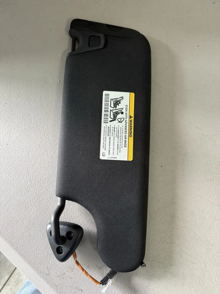 Dodge Challenger R/T 2016 16 parasol pasajero derecho negro  Foto 2 de 4