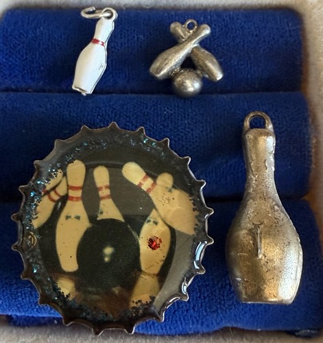 VINTAGE BOWLING Pins Charms BOTTLE CAP Pin Lot - Afbeelding 1 van 5