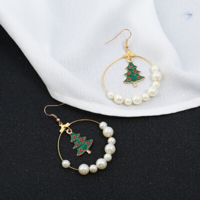 Goldfarbene Creolen aus Perlen und Emaille Weihnachtsbaum Ohrhänger