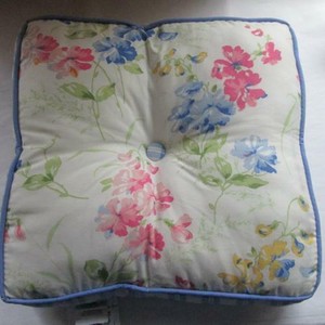 LOVELY-LAURA-ASHLEY-POLLY-SQUARE-GUSSET-PILLOW