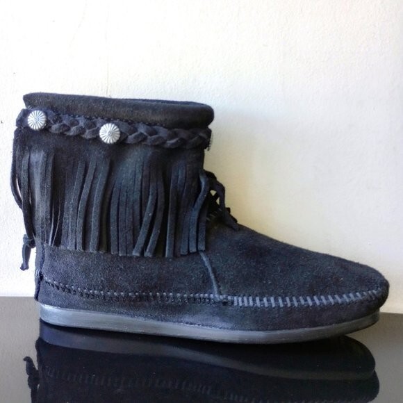 Minnetonka Women's High Top Back Zip Boot in Black