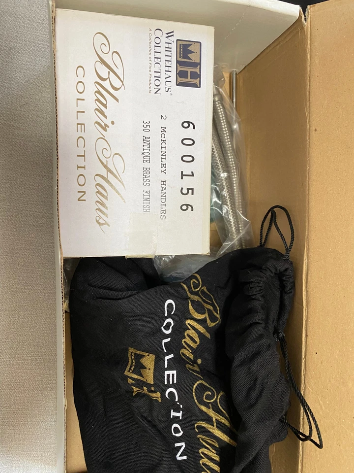 Whitehaus 600156 Manijas Mckinley y Grifo de Lavabo de 3 Agujeros 514161-Latón Antiguo  Foto 3 de 4