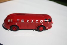 Texaco tanker coin bank 1934 Diamond T Doodle Bug by Ertl with key and cover